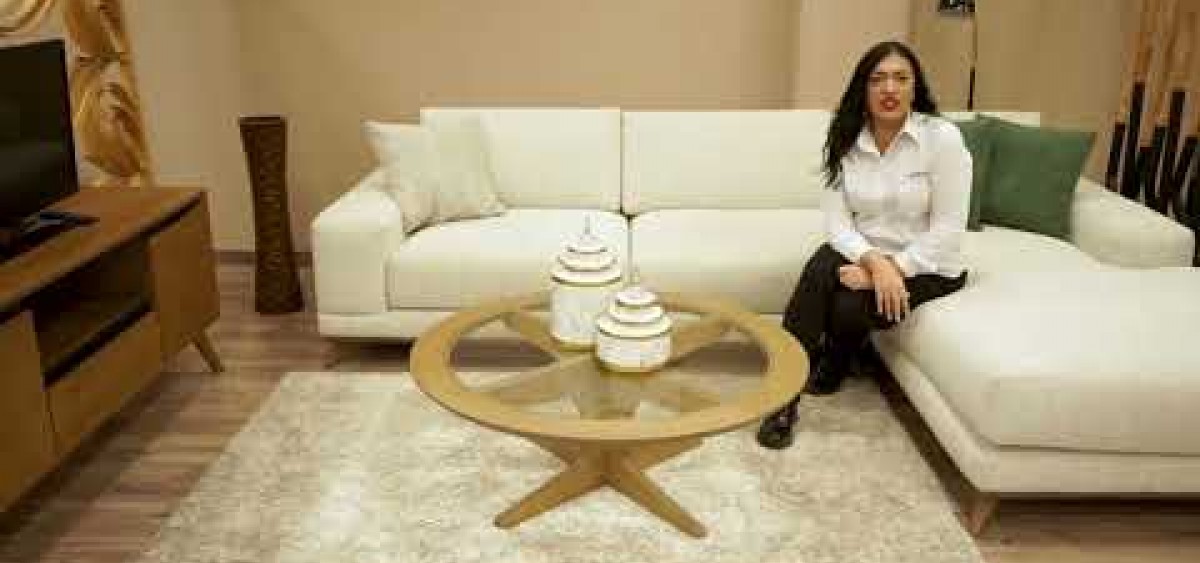 στρογγυλο τραπεζάκι σαλονιού με βαση και διάφανο τζάμι