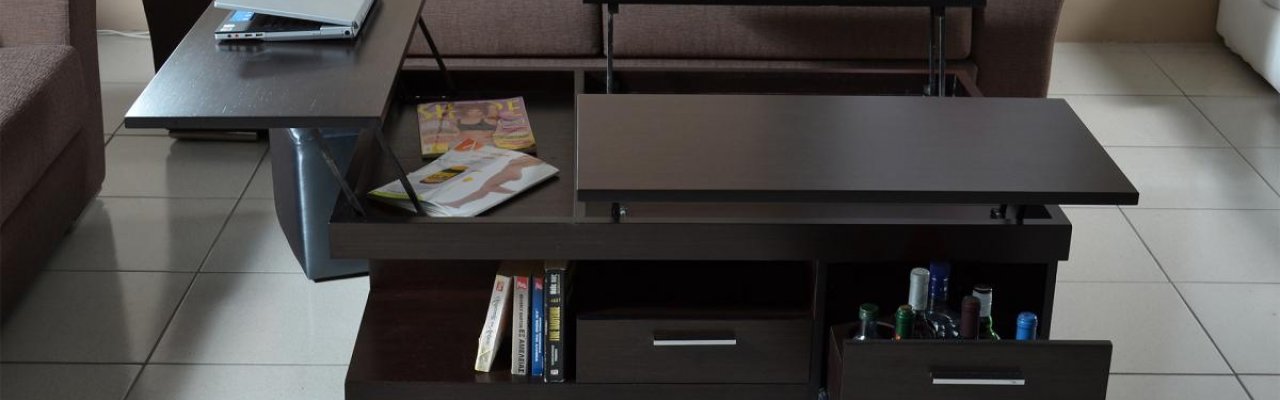 Ένας μπάτλερ στο σαλόνι σας.