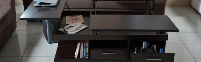 Ένας μπάτλερ στο σαλόνι σας.