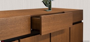 Ανοιχτό συρτάρι του ξύλινου μπουφέ Sky που δείχνει τον πρακτικό αποθηκευτικό χώρο του επίπλου