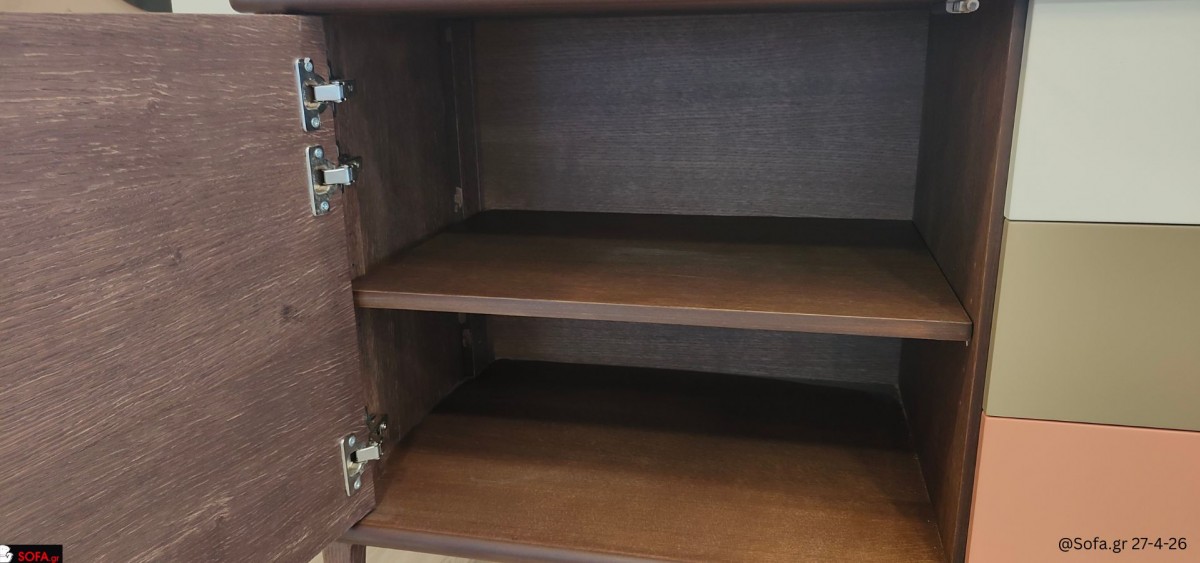 Λεπτομέρεια καπακιού μπουφέ Terra σε καρυδί απόχρωση με φυσικό καπλαμά ξύλου, στρογγυλεμένες άκρες και υψηλή ποιότητα κατασκευής για μοντέρνο σαλόνι