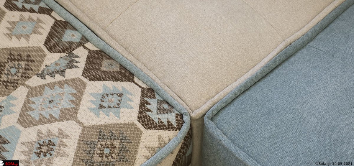 πολύχρωμος καναπές σε πέντε κομμάτια