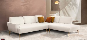 Καναπές γωνίας με μαξιλάρια σε αποχρώσεις του τερακότα και μουσταρδί, ιδανικός για ζεστό καθιστικό με μεγαλο οφελιμο καθισμα για υπνο