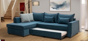 Γωνιακός καναπές-κρεβάτι σε μοντέρνο σαλόνι με άνοιγμα κρεβατιού. Υφασμάτινη επένδυση σε μπλε πετρόλ απόχρωση, αναπαυτικά μαξιλάρια και ενσωματωμένο στρώμα για φιλοξενούμενους.