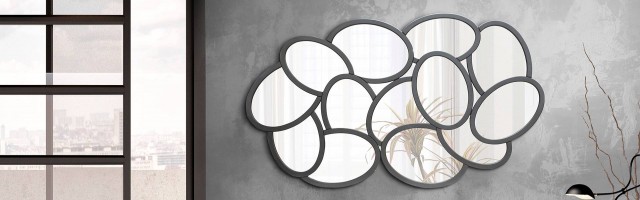 Πώς ένας καθρέφτης κάνει το σπίτι να δείχνει μεγαλύτερο