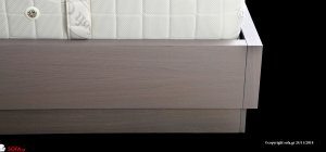 Σετ κρεβατοκάμαρας με inox λεπτομέρειες κρεβάτι σε ανοιχτό ξύλο