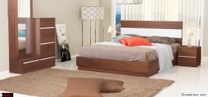 μοντέρνο σετ κρεβατοκάμαρας σε καρυδιά και λευκή λάκα