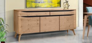 Μπουφές Prestige σε φυσική απόχρωση ξύλου με λεπτομέρειες μαύρης λάκας και μασίφ πόδια, μοντέρνος μπουφές τραπεζαρίας με καθαρές γραμμές και άνετους αποθηκευτικούς χώρους