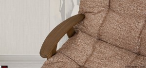 Λεπτομέρεια καθίσματος πολυθρόνας Symmetry με μπουκλέ υφή σε πλεκτό ύφασμα αδιάβροχο αλέκιαστο και κεραμμυδι τόνο και αφράτη αίσθηση για καθημερινή άνεση