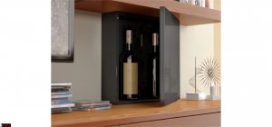 επιπλοσύνθεση με πολλούς αποθηκευτικούς χώρους, κρυφά ντουλάπια σε καρυδιά με μαύρη λάκα