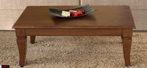 Κλασσικό τραπεζάκι Πρότυπο κλασσικό τραπεζάκι σαλονιού σε καρυδί χρώμα σε λιτό διαχρονικό σχέδιο