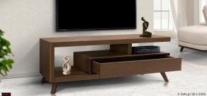 Λοξά πόδια επίπλου τηλεόρασης Symmetry Πλάγια όψη επίπλου τηλεόρασης Symmetry με λοξά πόδια και καθαρές αναλογίες που προσθέτουν αίσθηση ελαφρότητας στον χώρο