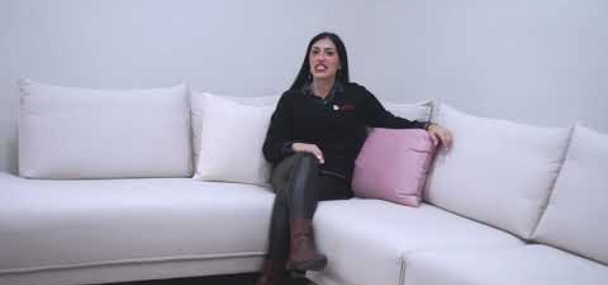 ετοιμοπαραδοτος γωνιακος καναπές σε μπλε υφασμα αδιαβροχο αλέκιαστο